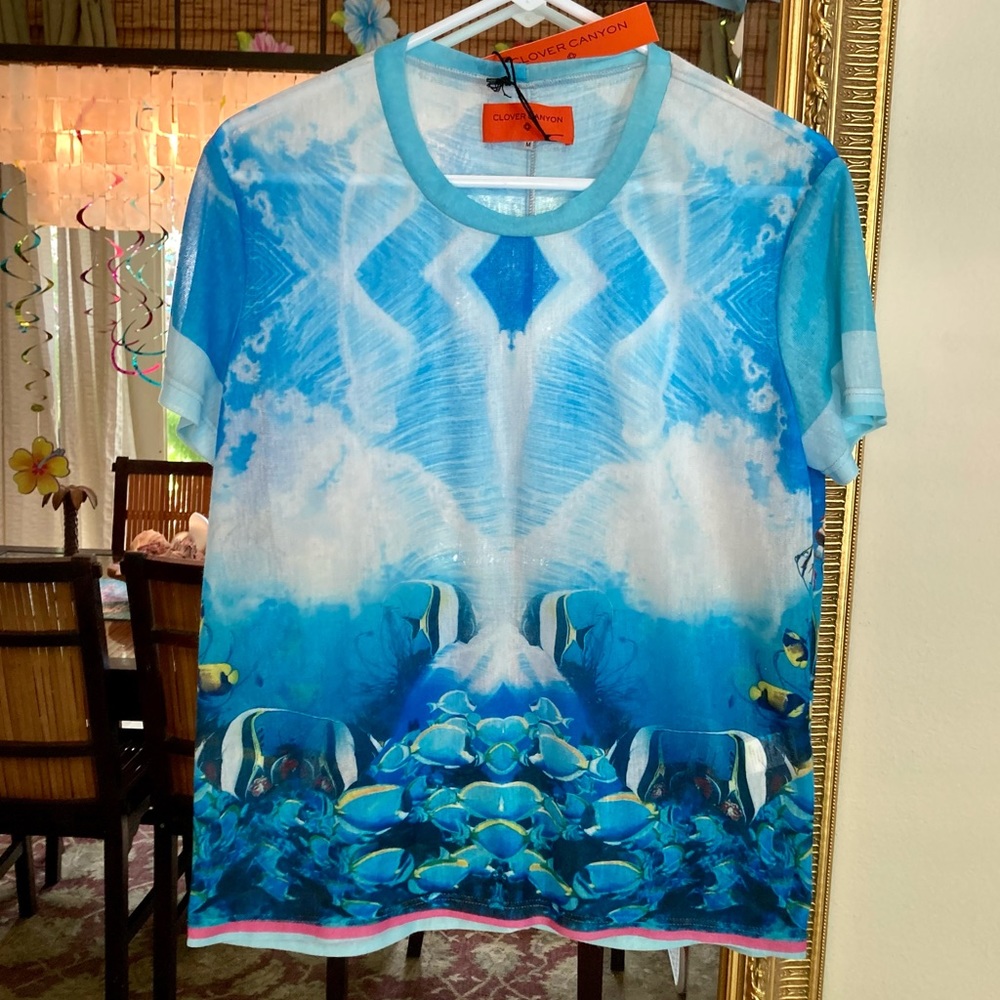 Beautiful Clover Canyon Fish Ray Top M 💙🐠✨